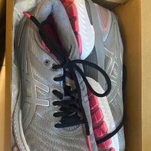 ASICS Women's Athletic Shoes in Gray and Pink NIB Gel Nimbus 22